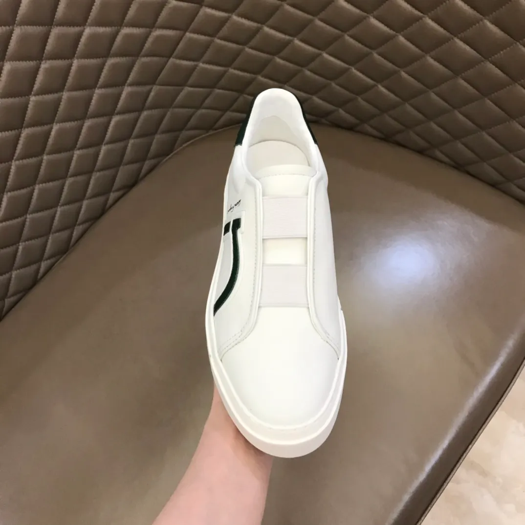 p400【Salvatore Ferraga**】New men's low-top casual shoes! Top-quality cow products, original lasts, made of imported cowhide, first-class texture, first-layer sheepskin lining! Original outsole! The details are exquisite and the style is versatile and upscale! Decorated with a three-dimensional Gancini logo, the back of the tongue and lace-up piping add a pop of color. The high-tech sole features a holographic pattern and Gancini details, making it ideal for a practical yet stylish everyday look. Code number 38-44 (45 can be customized)